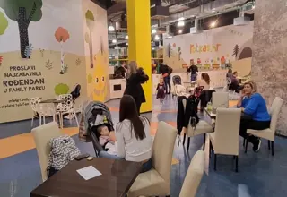 Prostor za roditelje uz malu igraonicu Family Parka