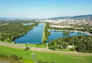 Pogled na jezera i zelenilo Jaruna iz zraka