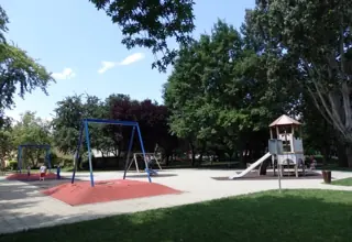 Ljuljačke i tobogan u Parku 101. brigade