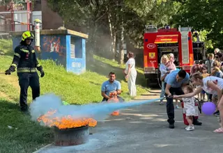 Dječji program s vatrogascima na Danima Stenjevca