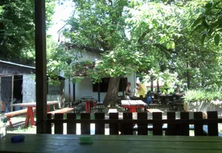 Terasa i dvorište doma Glavica