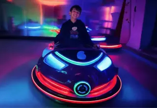 Vozilo u osvijetljenoj Spin zoni MiniPolisa